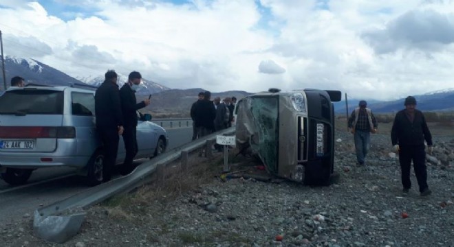  Erzincan yolunda  trafik kazası: 2 yaralı